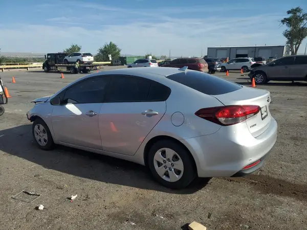 3KPFK4A70JE283855 2018 KIA FORTE - Image 2