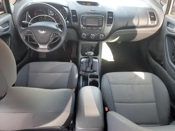 3KPFK4A70JE283855 2018 KIA FORTE - Image 8