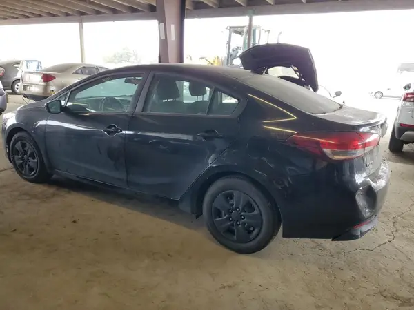 3KPFK4A70JE284357 2018 KIA FORTE - Image 2