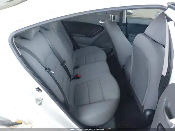 3KPFK4A70JE284620 2018 KIA FORTE - Image 8