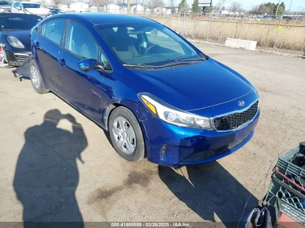 3KPFK4A70JE284763 2018 KIA FORTE - Image 1