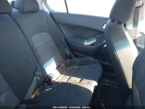 3KPFK4A70JE284763 2018 KIA FORTE - Image 8