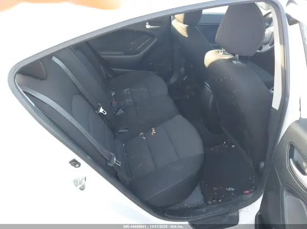 3KPFK4A70JE284813 2018 KIA FORTE - Image 8