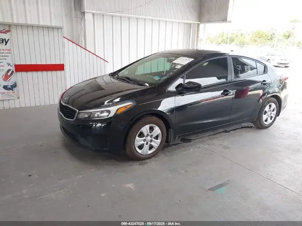 3KPFK4A70JE284908 2018 KIA FORTE - Image 2