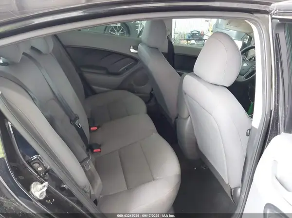 3KPFK4A70JE284908 2018 KIA FORTE - Image 8