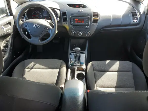 3KPFK4A71HE012507 2017 KIA FORTE - Image 8