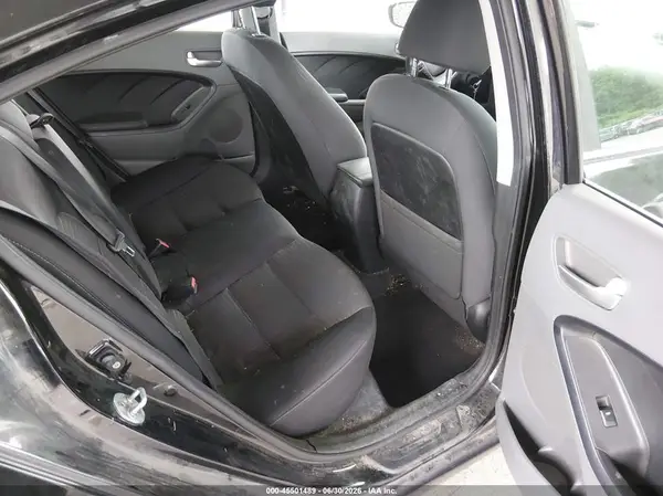 3KPFK4A71HE013737 2017 KIA FORTE - Image 8