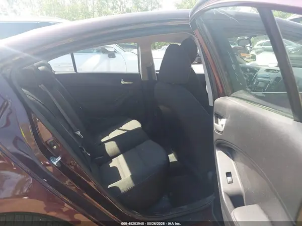 3KPFK4A71HE015424 2017 KIA FORTE - Image 8
