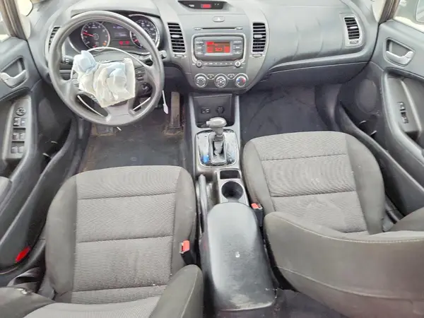 3KPFK4A71HE016461 2017 KIA FORTE - Image 8