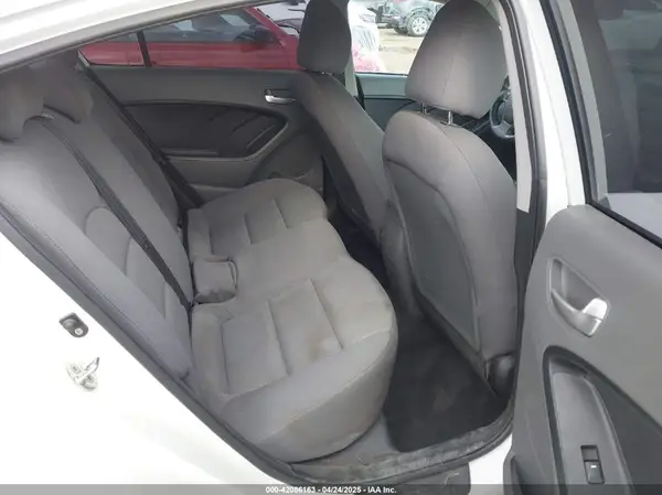 3KPFK4A71HE017819 2017 KIA FORTE - Image 8