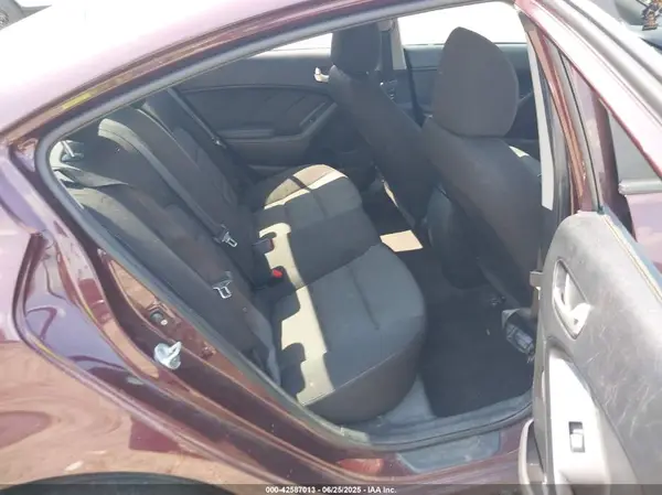 3KPFK4A71HE018145 2017 KIA FORTE - Image 8