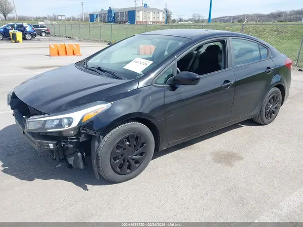 3KPFK4A71HE020252 2017 KIA FORTE - Image 2
