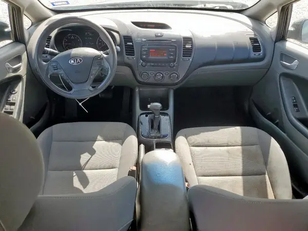 3KPFK4A71HE024916 2017 KIA FORTE - Image 8