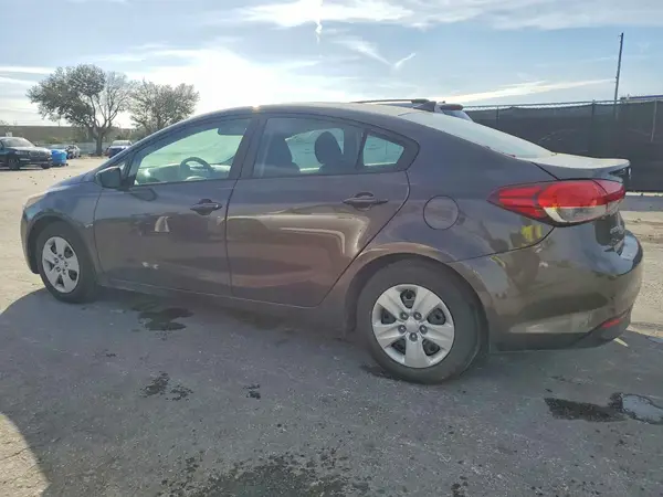 3KPFK4A71HE025967 2017 KIA FORTE - Image 2