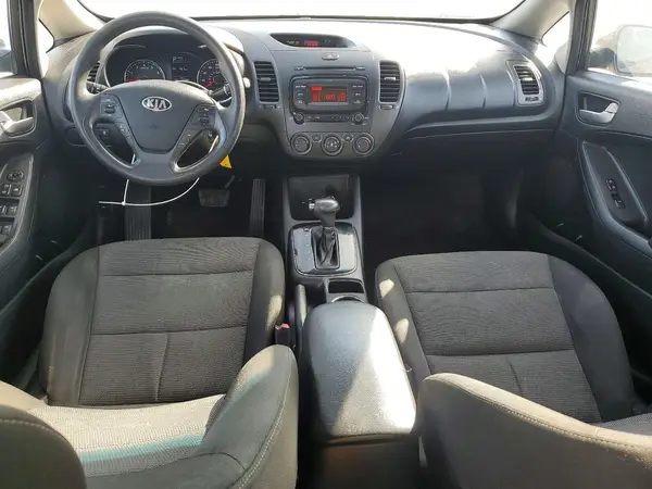 3KPFK4A71HE025967 2017 KIA FORTE - Image 8