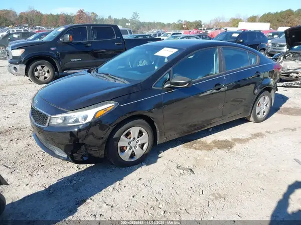 3KPFK4A71HE026178 2017 KIA FORTE - Image 2