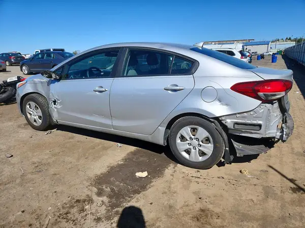 3KPFK4A71HE026438 2017 KIA FORTE - Image 2