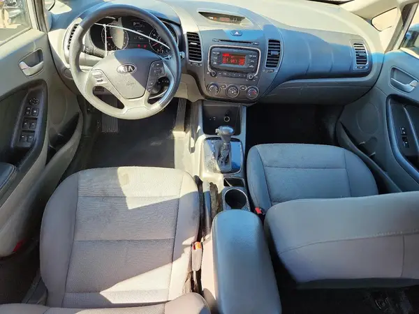 3KPFK4A71HE026438 2017 KIA FORTE - Image 8
