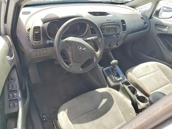 3KPFK4A71HE026858 2017 KIA FORTE - Image 8