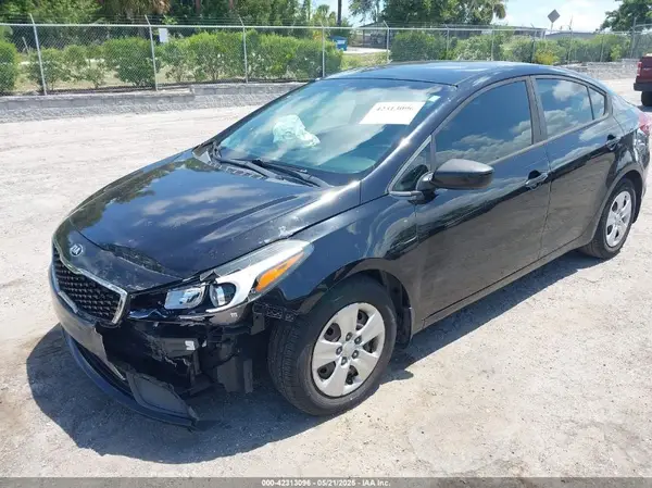 3KPFK4A71HE030361 2017 KIA FORTE - Image 2