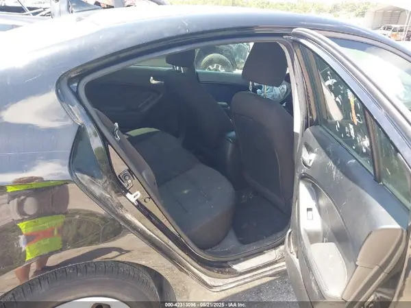 3KPFK4A71HE030361 2017 KIA FORTE - Image 8