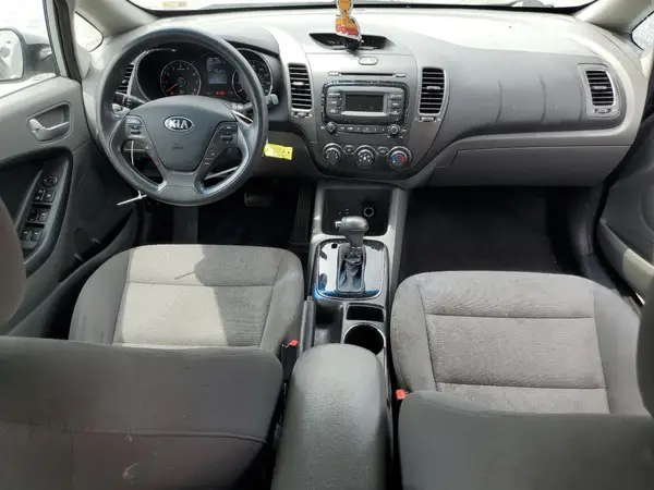 3KPFK4A71HE032353 2017 KIA FORTE - Image 8