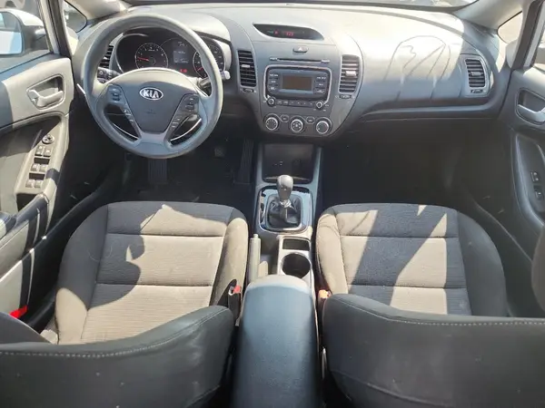 3KPFK4A71HE032577 2017 KIA FORTE - Image 8