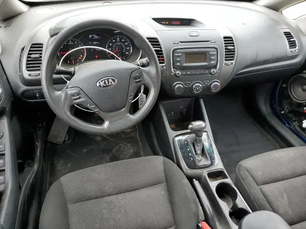 3KPFK4A71HE032904 2017 KIA FORTE - Image 8