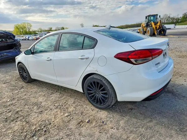3KPFK4A71HE035804 2017 KIA FORTE - Image 2