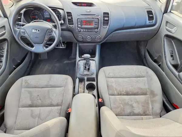 3KPFK4A71HE035804 2017 KIA FORTE - Image 8
