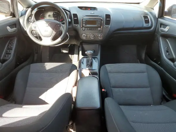 3KPFK4A71HE036998 2017 KIA FORTE - Image 8