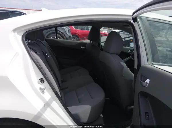 3KPFK4A71HE037830 2017 KIA FORTE - Image 8