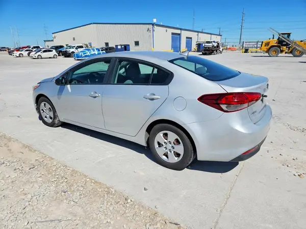 3KPFK4A71HE039612 2017 KIA FORTE - Image 2
