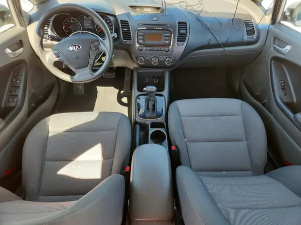 3KPFK4A71HE039612 2017 KIA FORTE - Image 8