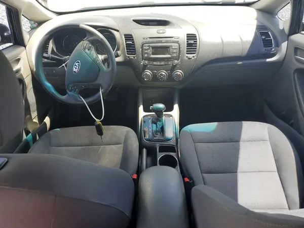 3KPFK4A71HE039710 2017 KIA FORTE - Image 8