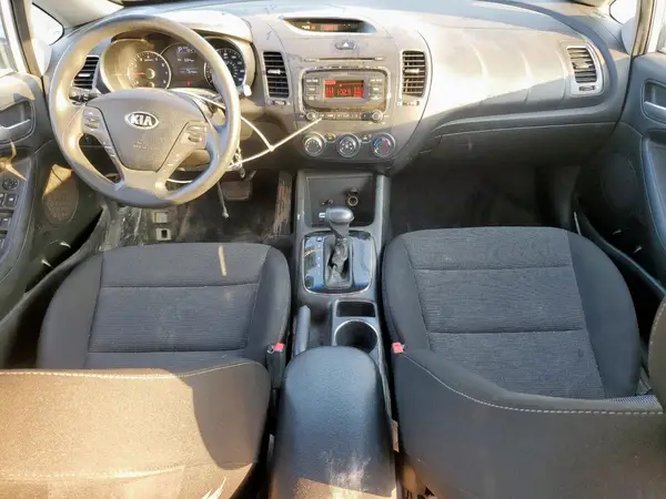 3KPFK4A71HE040159 2017 KIA FORTE - Image 8