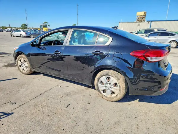 3KPFK4A71HE040209 2017 KIA FORTE - Image 2