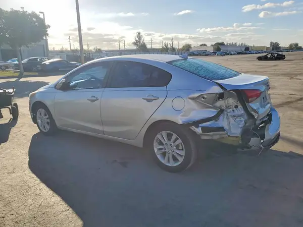 3KPFK4A71HE040713 2017 KIA FORTE - Image 2