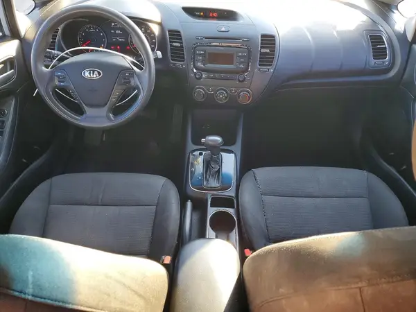 3KPFK4A71HE040713 2017 KIA FORTE - Image 8