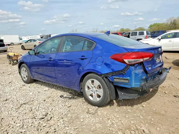 3KPFK4A71HE040789 2017 KIA FORTE - Image 2
