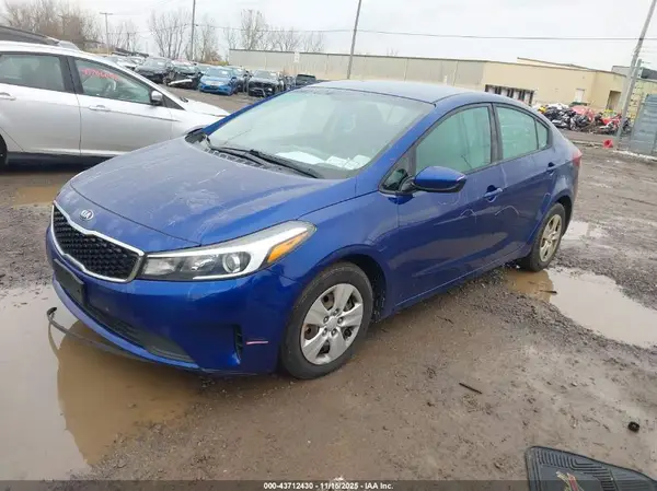 3KPFK4A71HE041635 2017 KIA FORTE - Image 2