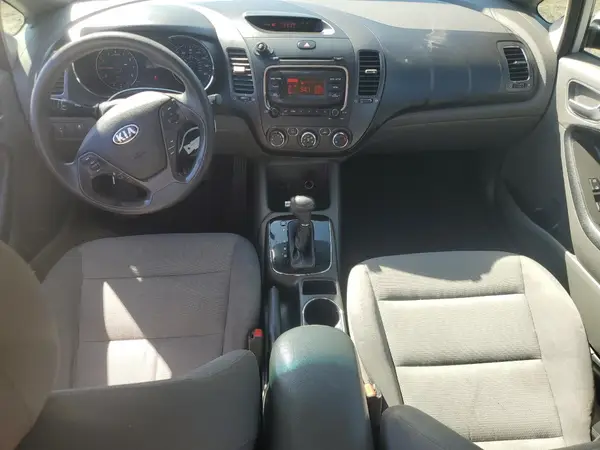 3KPFK4A71HE041926 2017 KIA FORTE - Image 8