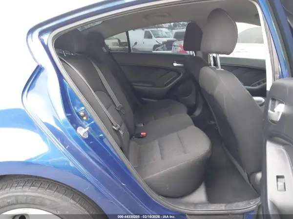 3KPFK4A71HE043014 2017 KIA FORTE - Image 8