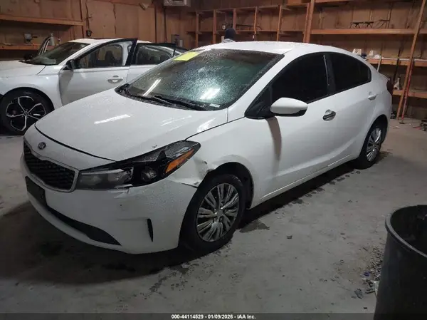 3KPFK4A71HE044499 2017 KIA FORTE - Image 2