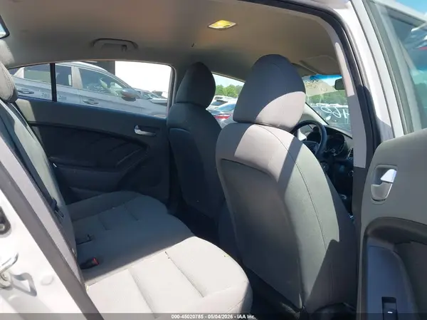 3KPFK4A71HE045460 2017 KIA FORTE - Image 8