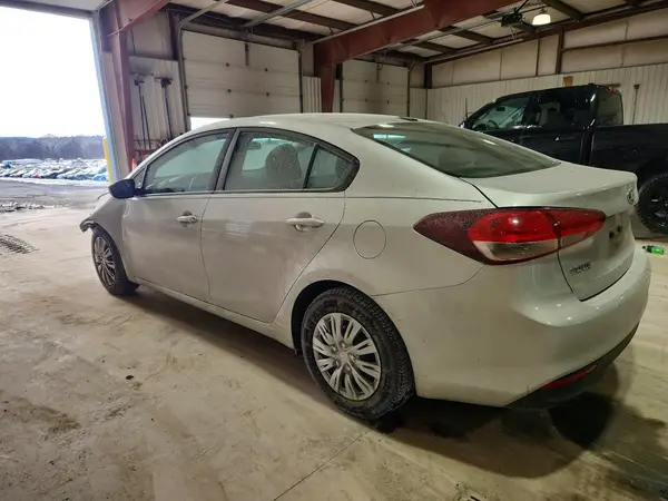 3KPFK4A71HE046026 2017 KIA FORTE - Image 2