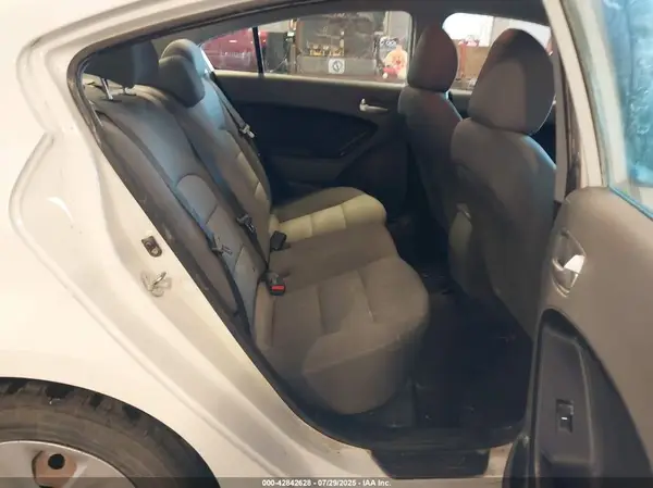 3KPFK4A71HE046303 2017 KIA FORTE - Image 8