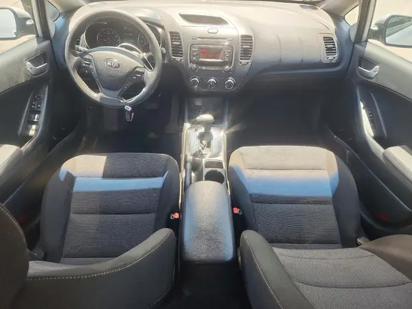 3KPFK4A71HE047113 2017 KIA FORTE - Image 8