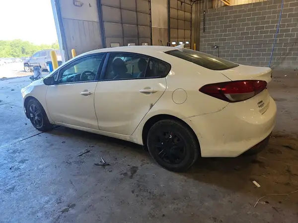 3KPFK4A71HE047435 2017 KIA FORTE - Image 2