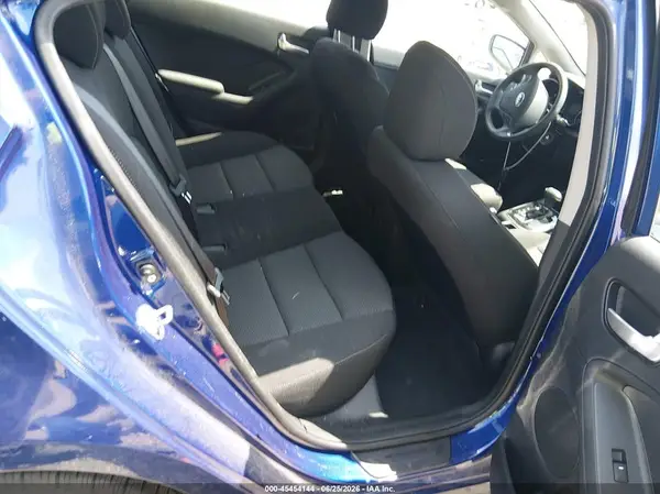 3KPFK4A71HE048424 2017 KIA FORTE - Image 8